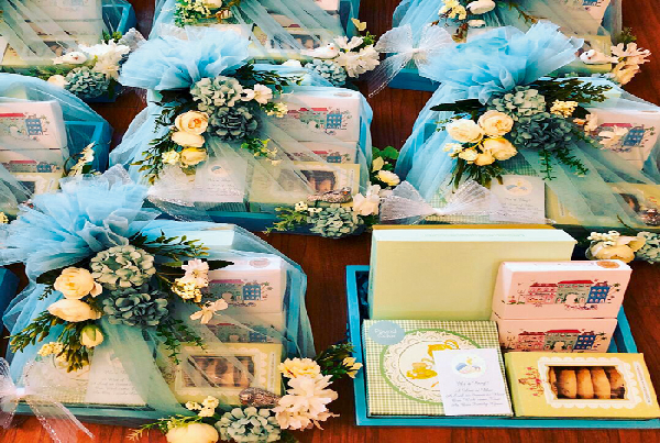 Wedding Gifts And Hampers